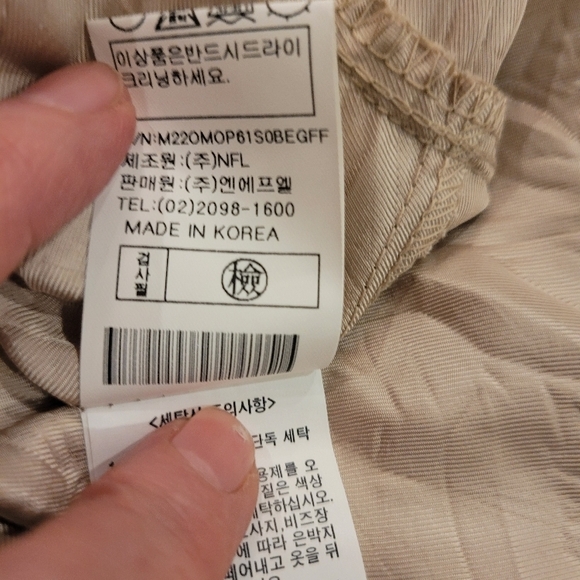 Elegant Beige Sleeveless Dress - Picture 5 of 6